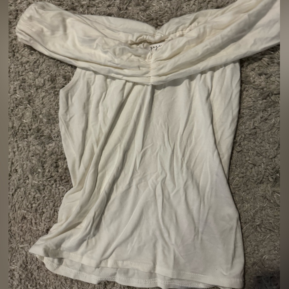 Off-Shoulder White Top - Picture 4 of 4